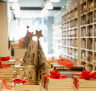 Book sales 'going brilliantly' as booksellers rally for last days of Christmas trading