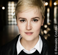 HC signs short story collection and novel from Veronica Roth