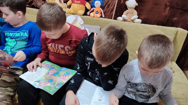 UK publishers donate 10,000 books to Ukrainian children fleeing conflict
