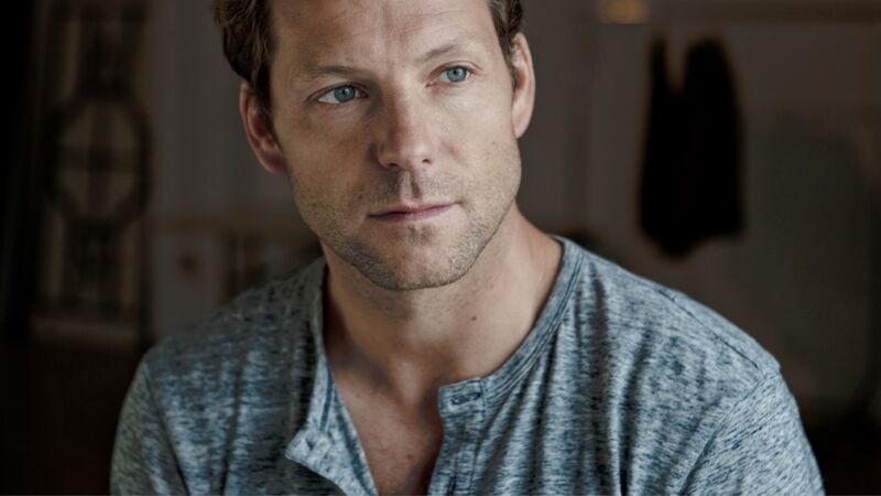Actor Jamie Bamber to judge Faber's new YA sci-fi prize