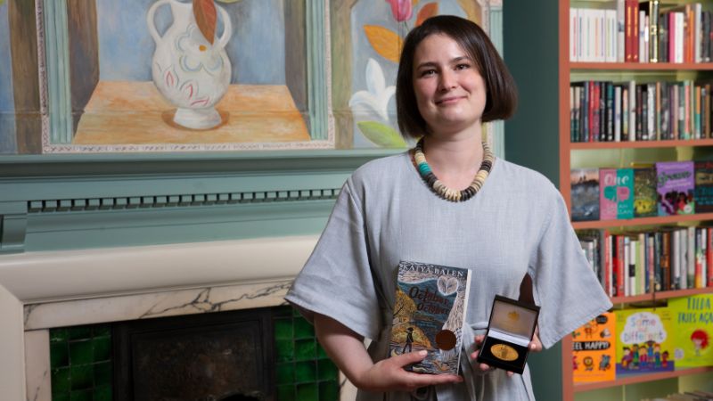 Danica Novgorodoff wins Kate Greenaway medal for graphic novel