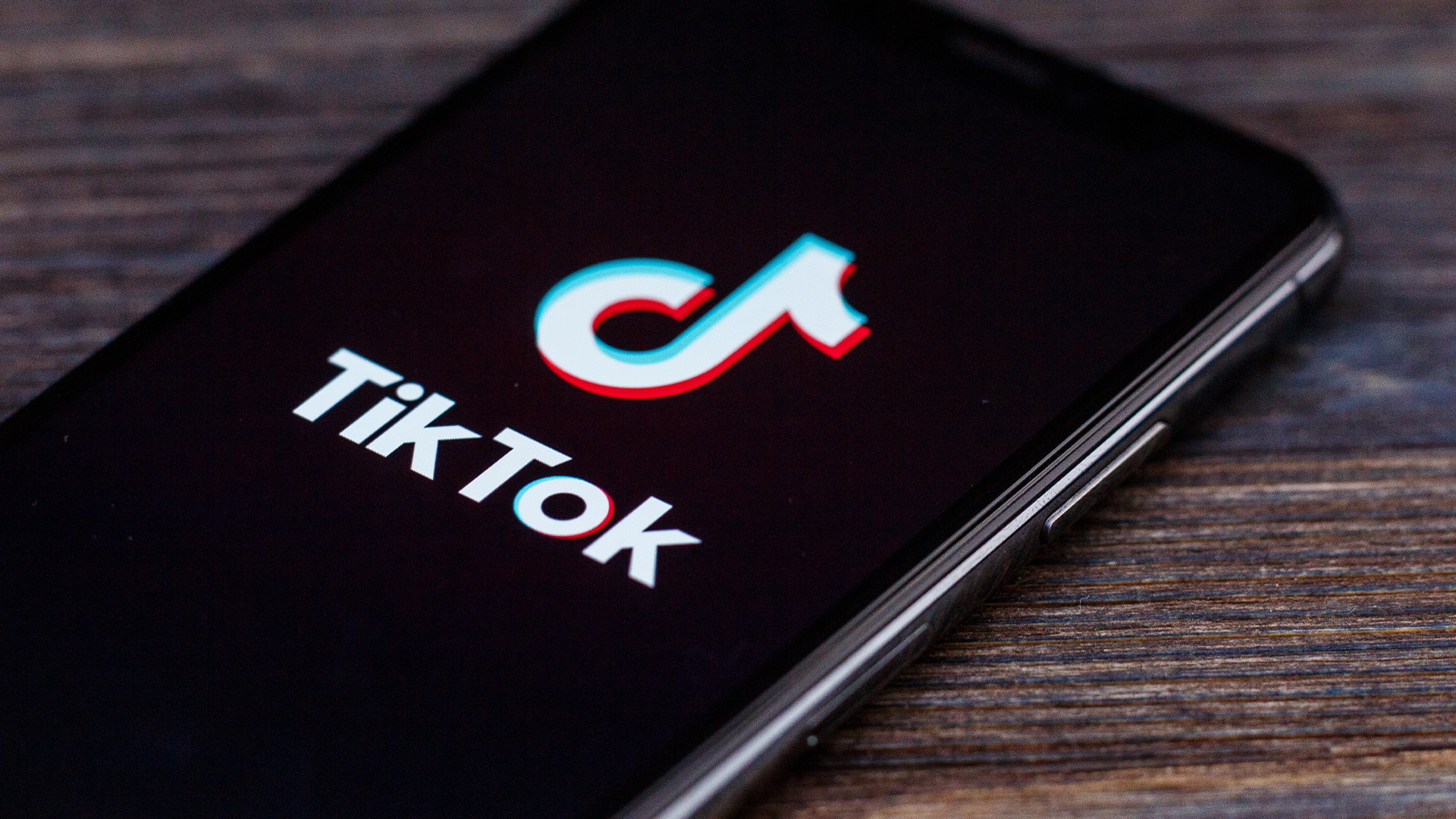 TikTok now commands a veritable army of readers and writers © Shutterstock