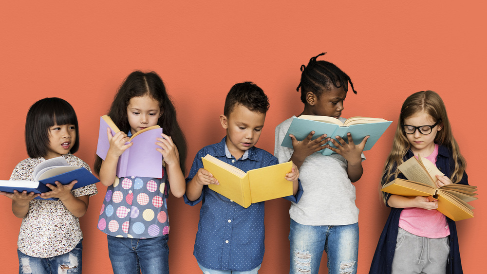 Group of children reading © Shutterstock