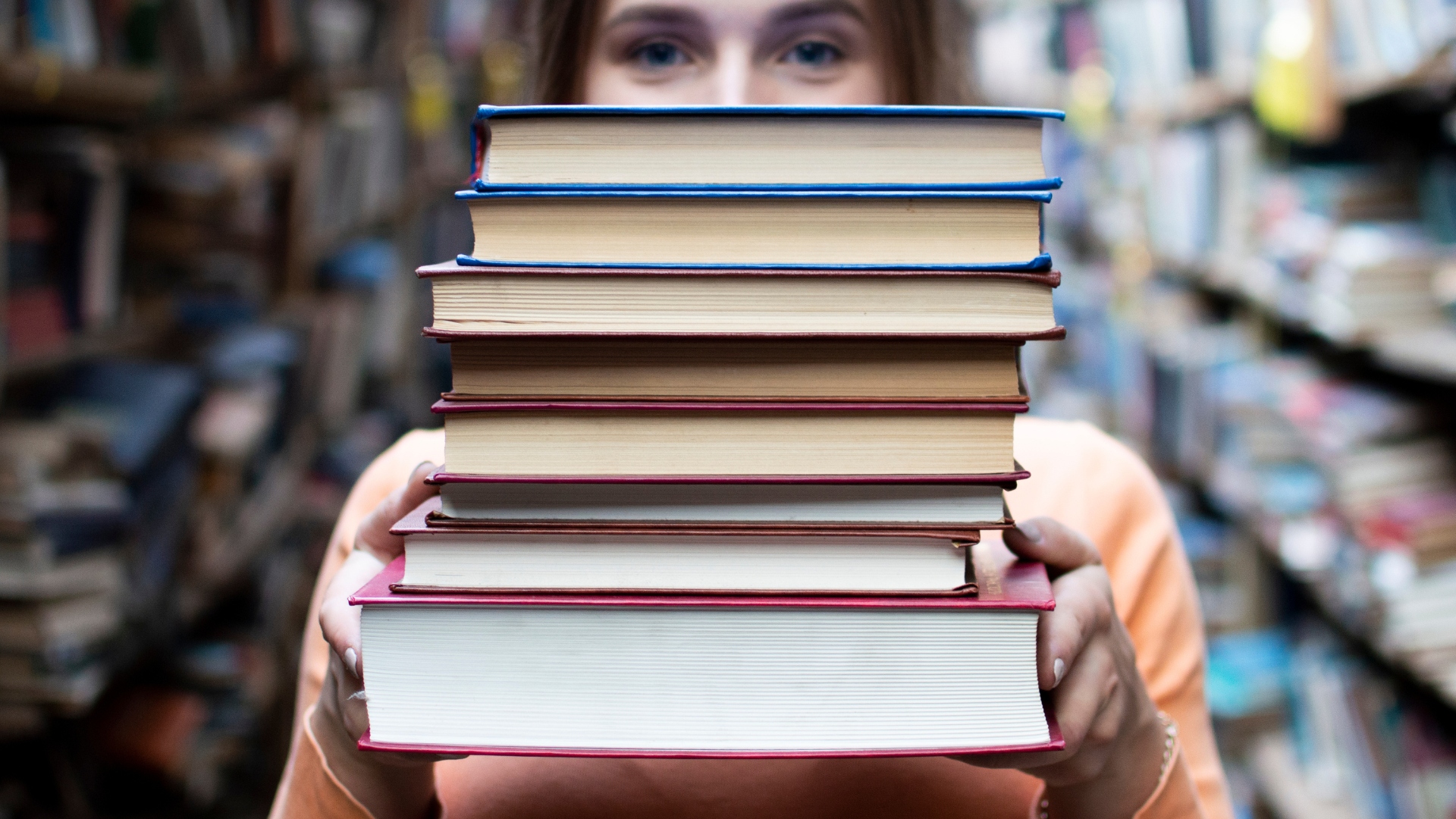 Bookseller © Shutterstock