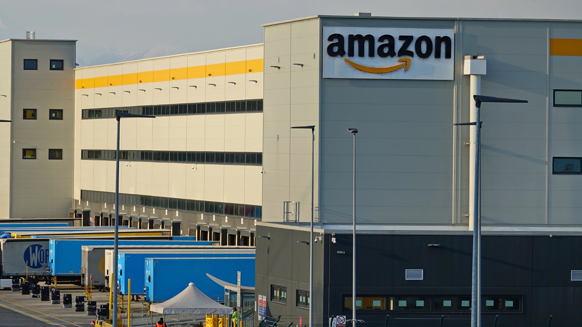 Amazon facility © Shutterstock