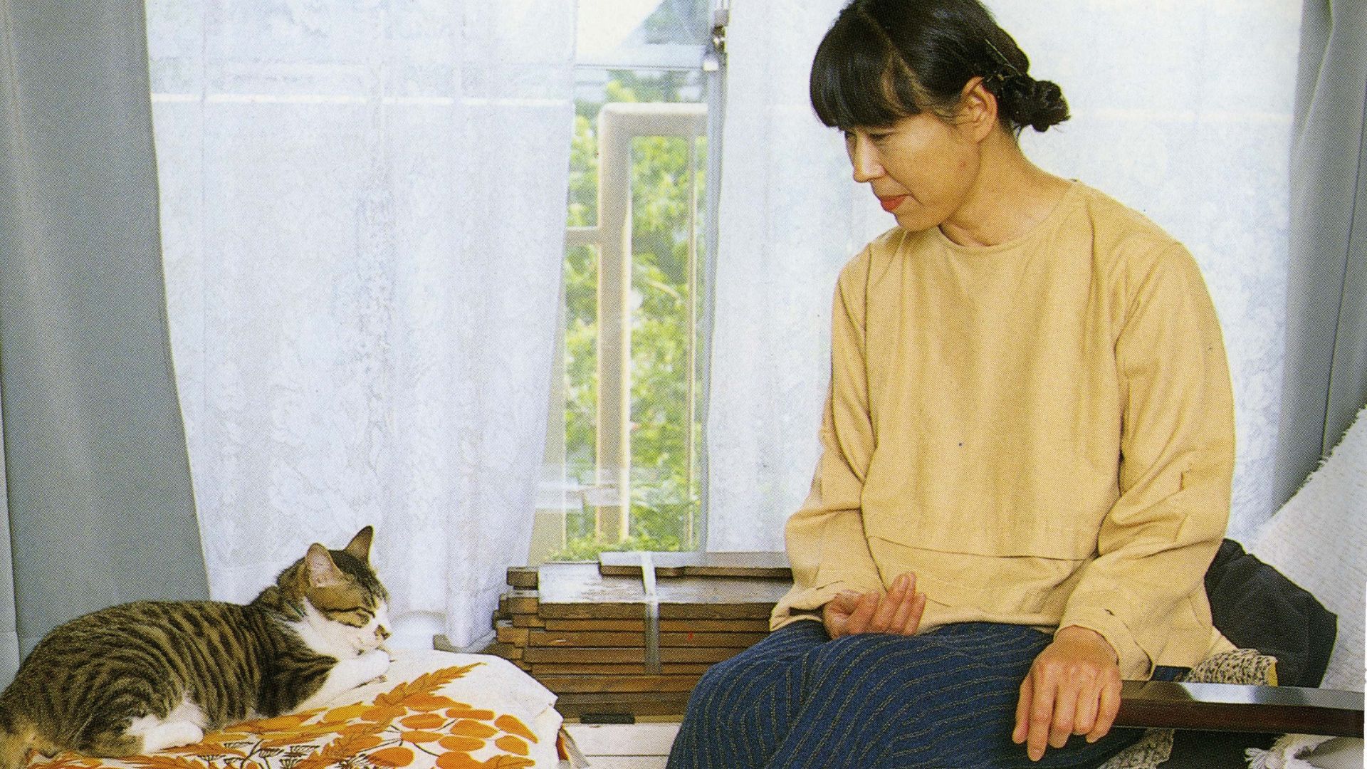 Mayumi Inaba, with her cat Bonnie © Aiko Suzuki