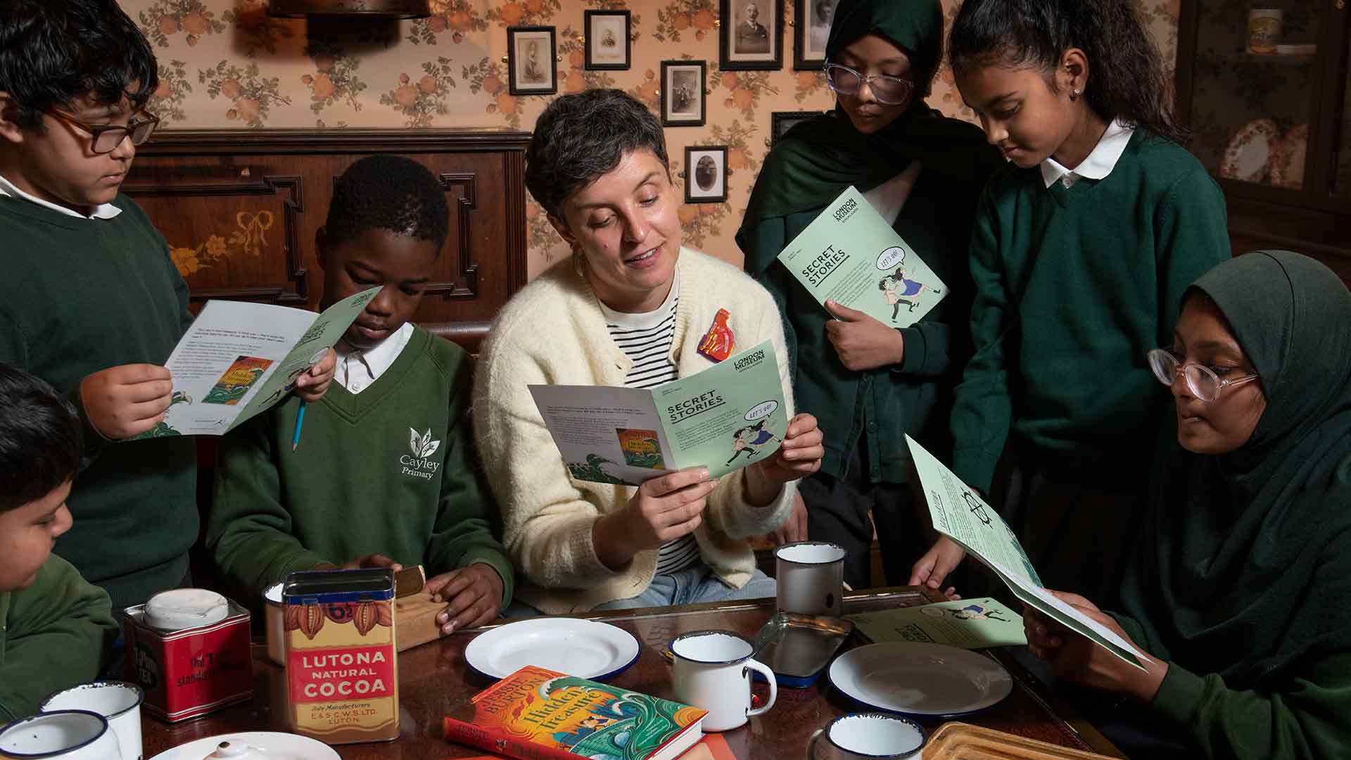 Jessie Burton joins children from Cayley Primary on new gallery tour inspired by Hidden Treasure &copy; London Museum