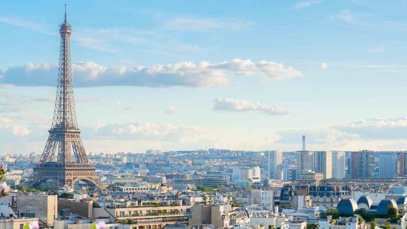 French booksellers condemn Amazon France's 5% discount on books delivered to collection points