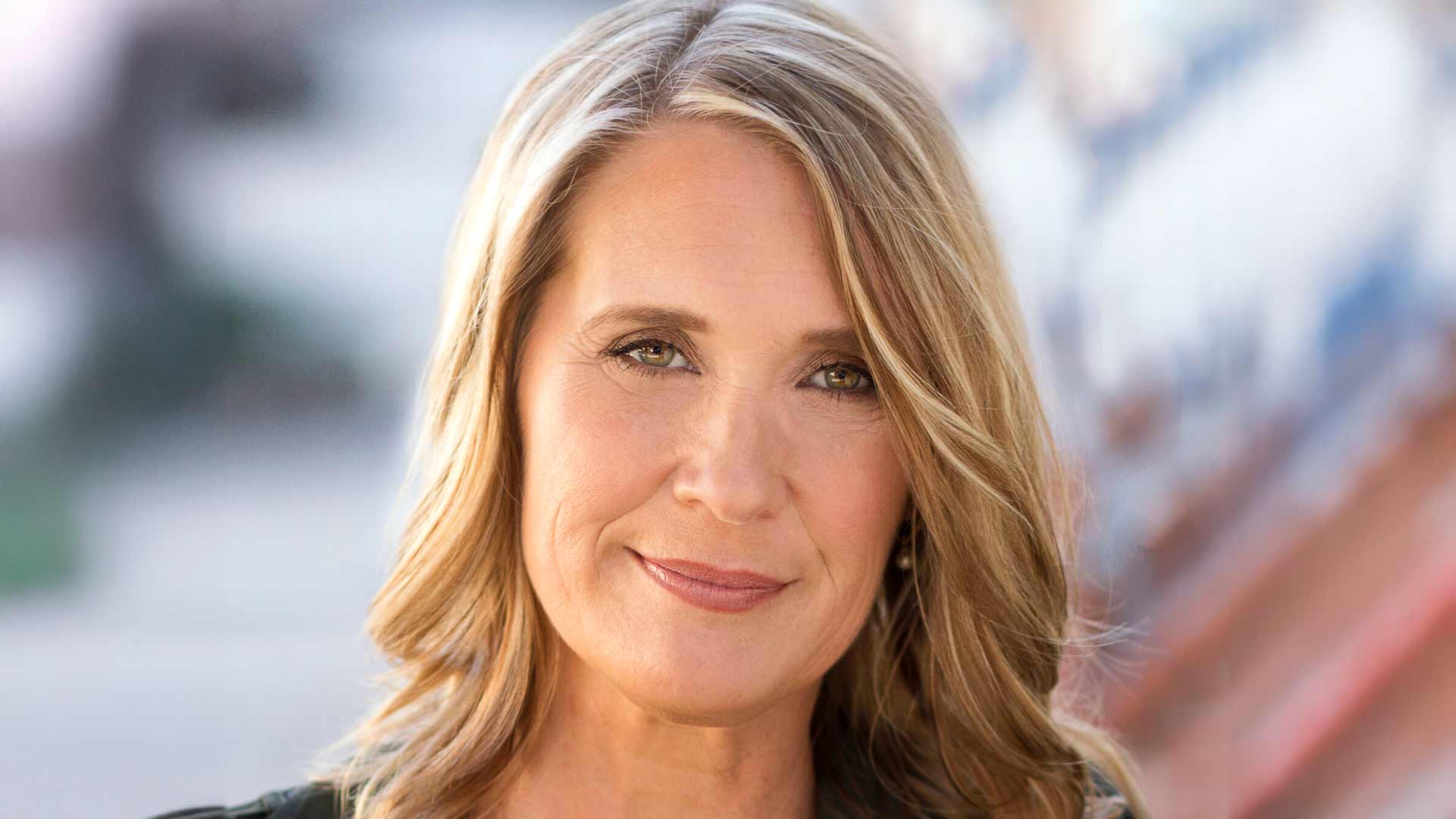 Bookouture signs Amazon bestselling author Kerry Lonsdale