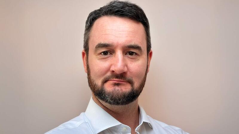 HarperCollins UK promotes Tom Dunstan to group sales director