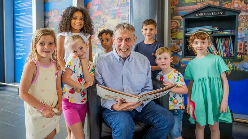 Michael Rosen launches GWR station mini libraries